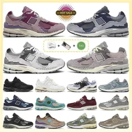 2002r N2002 Running Shoes Protection Pack Pink Cloud Cloud Phantom Salt Sea Sail Black Grey Purple Blue Wet Blue Bowling B2002 Treinadores para e mulheres