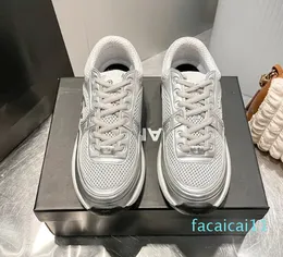 Scarpe sportive da donna firmate Primavera e autunno Nuove scarpe da corsa con suola spessa casual con lacci a testa tonda Scarpe da donna colorate e comode alla moda