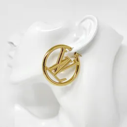 Med låda barn accessoarer dupe designer smycken öronstuds 18k guld pläterade bågar örhängen kvinnor modedesigner örhängen damer smycken populära märken