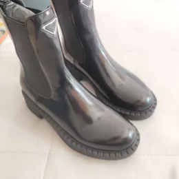 Stivali stile Europ vamp scarpe di design in pelle verniciata logo con fascia intrecciata set completo pacchetto squisito Stivaletti in vera pelle Martin Boots