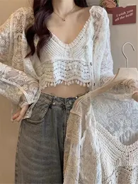 Kvinnors stickor 2023 Summer Spring Women See Through Shirt Button Up Shirts Female Long Sleeve Crop Tops White Beach Lace Crochet Cardigan