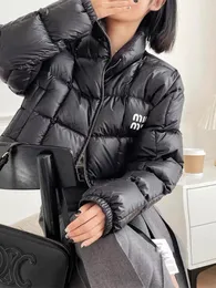 秋と冬の新しいデザイナー女性ブラックカーキダウンコートレタープリントフィルフル90ホワイトダックダウンショートダウンコートダブルポケットジャケット