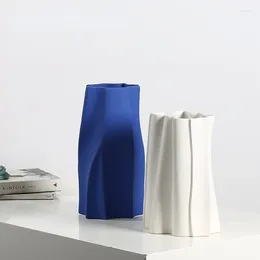 Vase Morandi Creative Ceramic Vase Living Roomダイニングテーブルホームベッド北欧の柔らかい装飾装飾品