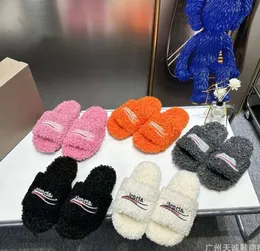 Plush B Balencaiiga Slipper Shearling Sandal Family Paris Furry Sandaler Kvinnor som bär ny version Trendiga skor Autumn Winter Home Cotton Lamb Hår