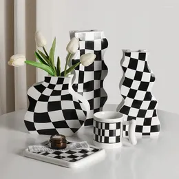 Vaser Creative Chessboard Vase Decorations Living Room Tea Table TV Cabinet Black and White Decorative