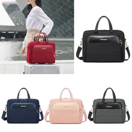 Laptop väskor Kvinnors bärbara väska Pupolyester Notebook Portcase Fall för 13 14 15 16 tum Laptop Shoulder Bags Travel Office Ladies Handbags 231030