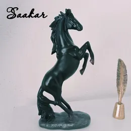 Dekorative Objekte Figuren Harz Moderne Pferdestatuette Tierfiguren für Zuhause Wohnzimmer Feng Shui Dekoration Innenraum Schlafzimmer Büro Dekor Objekte 231030