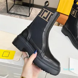 Tasarımcılar Boot Black Woman Platform Kovboy Boots Kış Botları Biker Snow Potes tıknaz Alt Sabah Kauçuk Sole