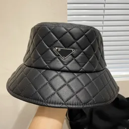 P logo Ultra-Light Down Cotton Rhombus Fisherman Hat dla mężczyzn i kobiet, jesienne i zimowe ciepłe kapelusz do basenu