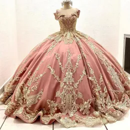 Dammiga rosa quinceanera klänningar med guld spets applikation från axelkorsetten bakpeded tulle anpassad söt prinsessan tävling boll klänning vestidos