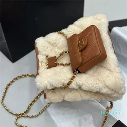 Zaino di design Duma Mini Borsa per cuffie Moda Donna Lettera in metallo Secchio di lana Borsa per libri Zaino Catena Madre piccola