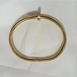 Brazalete para mujer, pulsera de aleación de alta calidad con clavos brillantes, joyería de lujo europea, regalo de amor para fiestas navideñas. 231027