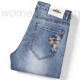 Mens Jeans Masculino Jeans Designer Luxo Site Oficial Coleção Menswear 2021 Outono Nova Medusa Bordado Micro Elastic Leggings 1LW2