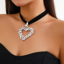 Anhänger Halsketten PuRui Gothic Big Heart Halskette für Frauen Schwarzes Seil mit vollem Strass Charm Choker Schmuck am Hals Party Girls