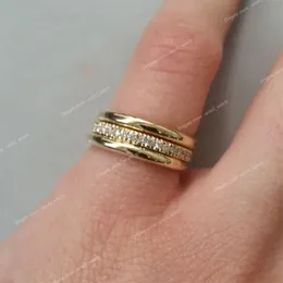 Huitan 2020 Ny modebröllopsring för kvinnor Micro Paled Cubiz Zircon Finger Rings Kvinnliga engagemangsmycken Tillbehör Fashion Jewelryings Finger Rings Kvinnor