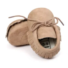 Första vandrare babyskor födda spädbarn pojke flickor klassisk snörning tofsels mocka moccasins crib prewalkers 10 färg 231030