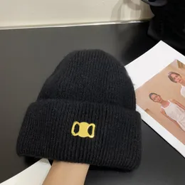 Tasarımcı Beanie Erkekler için Bonnet Kadın Kaşmir Bonnet Şapkalar Beanies Pembe Broş Kafa Kafatası Şapkası Kılıca Kabuk Kalın Yün Elastik Kapaklar Altın Aksesuarlar Erkek Casquette