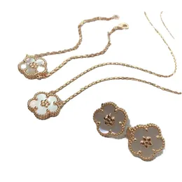 Orecchini di design di fiori dolci di lusso in oro 18 carati Orecchini a bottone con ciondolo in madreperla Orecchini Orecchini Bracciali Collane Gioielli piacevoli