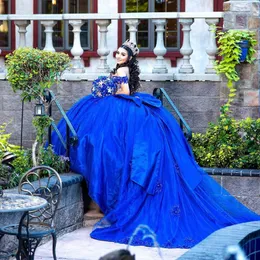 Royal Blue 3D Flowers Bow Ball Gown Quinceanera klänningar från axelapplikationerna spets söta 16 korsett vestido de 15 anos