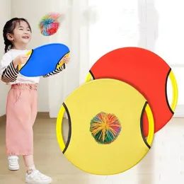Gry nowatorskie zabawne piłka zabawka dziecko dziecko łatwe nałożenie rzucania dla dzieci rakiety zestaw gier interaktywny sporty na świeżym powietrzu 231031