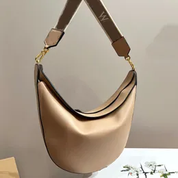 Bolsa de noite Bolsa de designer de luxo Bolsa de meia lua Bolsa de ombro com letras de grão integral texturizado liso de couro de bezerro Tote Designer Zip Closure Crossbody Mulheres Hobo Bolsa