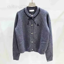 Kvinnors tröjor Designer Autumn and Winter 23: Southern High End m utsökt tung industri handgjorda spikade pärlor yb -knapp rund hals lång tröja ull cardigan 4bjn