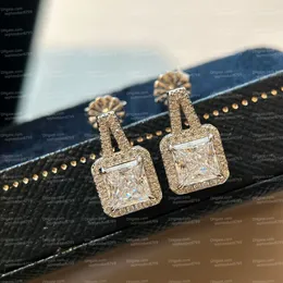 Orecchini a bottone di design in argento 925 di alta qualità Moda donna Quattro artigli Orecchini di diamanti quadrati Nuovi orecchini T classici da 5 carati Orecchini a bottone di lusso Regalo di gioielli con scatola