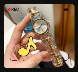 Relógio feminino de tamanho pequeno, modelo de alta qualidade, três agulhas, mostrador de esqueleto simples, pulseira de aço inoxidável, movimento de quartzo de luxo, ouro rosa, prata