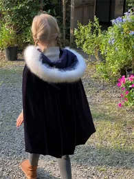 Julbarn Poncho Girls Fleece Plush Hooded Princess Cloaks Xmas barn sammet tjockare varm sjal Z5065