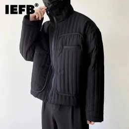 メンズジャケットIEFB冬のダークスタイルスタンドカラーショートコットンパッド入り服2023男性シンプルなソリッドカラーユニークなポケットコート9A6137 231031