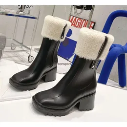 Designer 2021 Mulheres Betty Botas PVC Borracha Beeled Plataforma Joelho-Alto Chuva Cashmere Bota Preto Impermeável Welly Hloe Sapatos Ao Ar Livre Rainshoes Saltos Altos