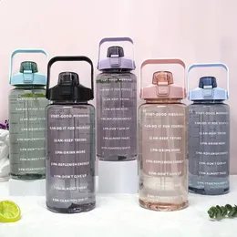 Butelki z wodą klatki 2L 676 unz duża pojemność kubka przestrzenna ze słomką Scale Outdoor Przenośna plastikowa butelka z wodą sportową 231030