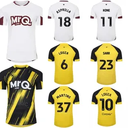 23-24 Watfords piłka nożna 4 Wesley Hoedt Jersey Club 9 Mileta Rajovic 19 Bayo Youssouf 37 Matheus Martins 10 Imran Louza 7 Zestawy koszuli piłkarskiej Tom Ince oddychające