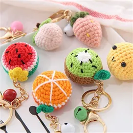 Keychains Cute Knitted Fruits Donut Keychain Sweet Keyrings Handmaking Weaved Bag Packback Pendant For Car Keys Accessories Creative