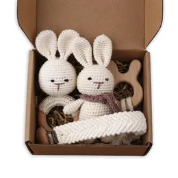 Pochodniki pacyfieru klipy 4PCS ręcznie robiony szydełkowy królik nadziewane lalki Born Bunny grzechotka drewniana łańcuch pierścienia 231031
