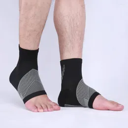 Kvinnors strumpor 1Pair Sport Ankel Protection Compression Foot Heel Support Hylsa Cover Comfort Sweat Absorption for Men