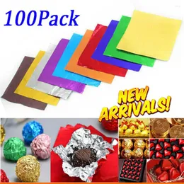 ギフトラップ100pcs 8x8cm DIYフードアルミホイル包装紙シートチョコレートキャンディーウェディングパーティーの誕生日の飾りのためのパッケージ