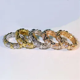 Europe America Fashion Style Lady Kobiet Brass Grawed t Letter 18K Gold Splated Szesnaście kamiennych diamentów Pierścień Ringe Rozmiar US6-US9262U