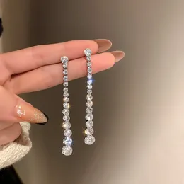 925 Silvernål inlagd diamantörhängen med tofsar Långt stil Eleganta örhängen Personlig mångsidig designörhängen