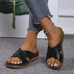 Sandalet bayanlar moda düz renkli deri oyulmuş oyuk gündelik platform kadınlar için