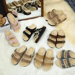 Sandálias Cosmagic 2024 Pele Cortiça Outono Inverno Mulheres Casual Nubuck Couro Fora Homens Fivela Soft Plush Slides Sapato