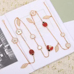 Pendenti europei e americani Premium White Shell Plum Blossom Ladybird Necklace Gilded Lady Jewelry Gift
