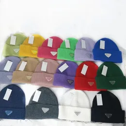 Inverno lavorato a maglia beanie cappelli da baseball di lusso all'aperto donna lettera triangolo cofano di lana uomo testa caldo cashmere berretti con teschio casual camionista all'ingrosso