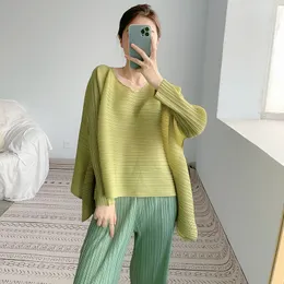 القمصان النسائية معطف كيب ملون للمرأة Miyake طلاء 2023 الصيف Crewneck Niche Design Shawl Top