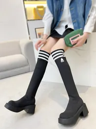 2024膝の高さの上の背の高い小剣ブーツは、女性向けの太ももの高さの尖ったつま先の足首のブーツを伸ばしますラグジュアリーデザイナーシューズエラスティックブーツ35-41