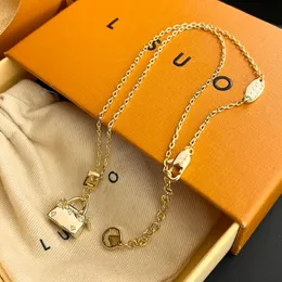Designer Bag Pendant Necklace Romantic Love Style Gift Necklace luxury Wedding Party Jewelry Long Chain Womens New 18K Gold Plated Boutique Necklaces