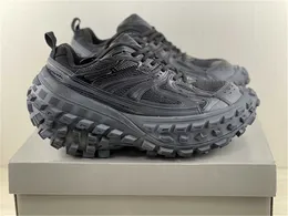 Новая аутентичная 2023 г. Берег черный защитник дизайнер -дизайнерские спортивные туфли мужчина женщин резиновая платформа шины звезды любит повседневные тренеры спортивные Snea3671749