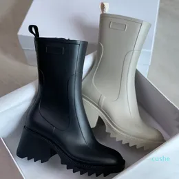 2022 Boots PVC 고무 베일 플랫폼 무릎 높이 키가 큰 레인 부츠 검은 방수 웰리 신발 야외 레인 슈즈 하이힐