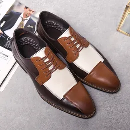 Sapatos de bloqueio de cores Pu derby homens de personalidade britânica apontada para a asa de ponta de moda de moda de moda