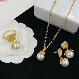 Lyxiga kvinnor pärlhalsband örhängen ringer set medusa porträtt banshee 18k guld pläterad ny designad designer smycken vjgjt